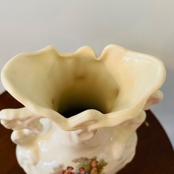 Vintage White porcelain vase with ruffled rim and pastoral scene, Victorian Vase - Picture 7 of 7